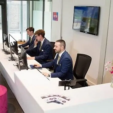 Corrib Village Of غالواي